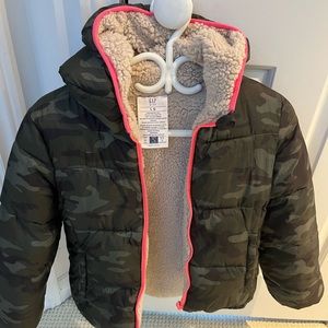 Cosy GAP kids puffer jacket in camouflage print